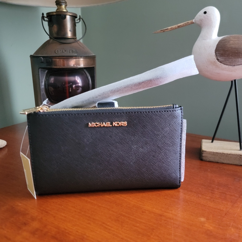 NWT Michael Kors Jet Set Travel Large Zip Black Saffiano Leather Wristlet Bag